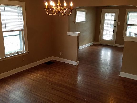 3rd image of 3053 Sunset Dr