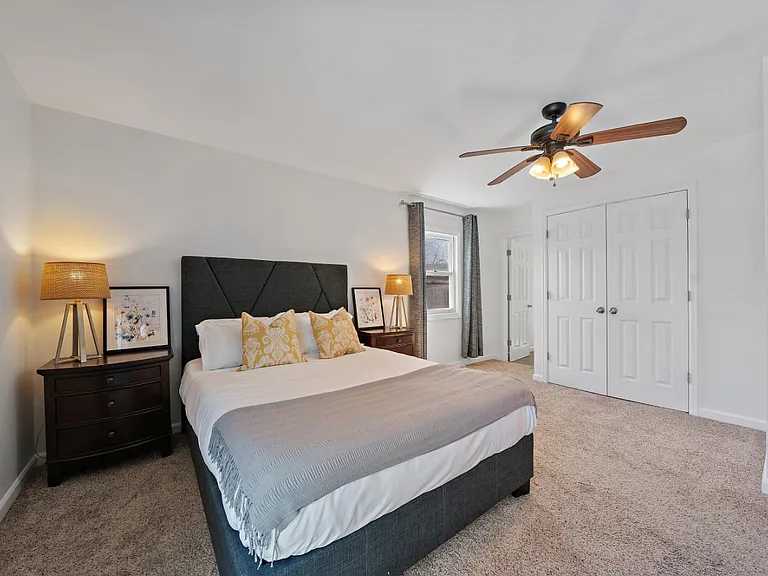 3224 S Elm St — Photo 3