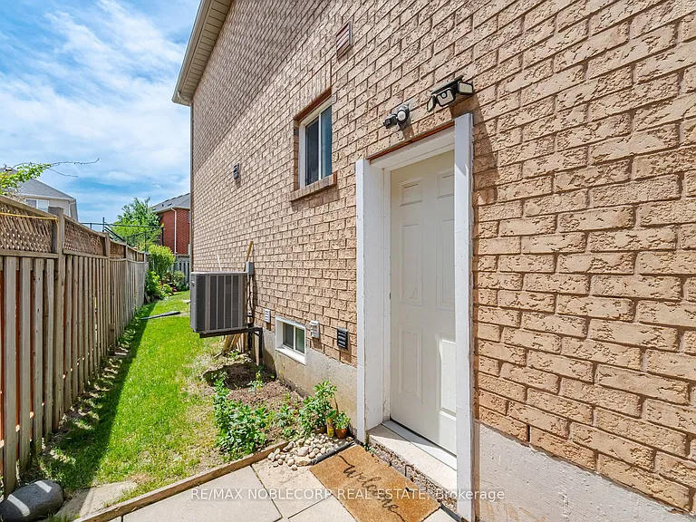 22 Gold Hill Rd #UPPER — Photo 37