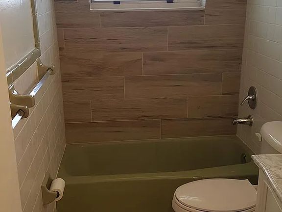 5th image of 420 NE 11th Ave #1