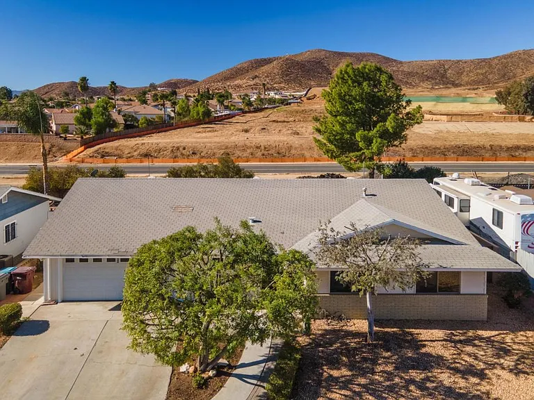 28461 Portsmouth Dr — Photo 37