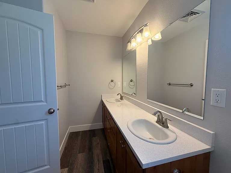 5711 Honey Bee St S — Photo 19