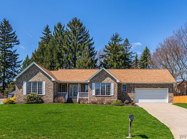 5532 Twilight Ln, Lockport, NY 14094