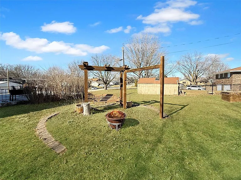 311 S Harrison Ave — Photo 13