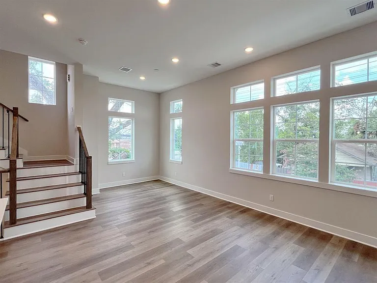 1806 Line St — Photo 10