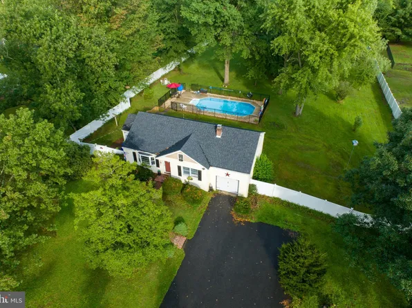 221 Congo Rd, Gilbertsville, PA 19525