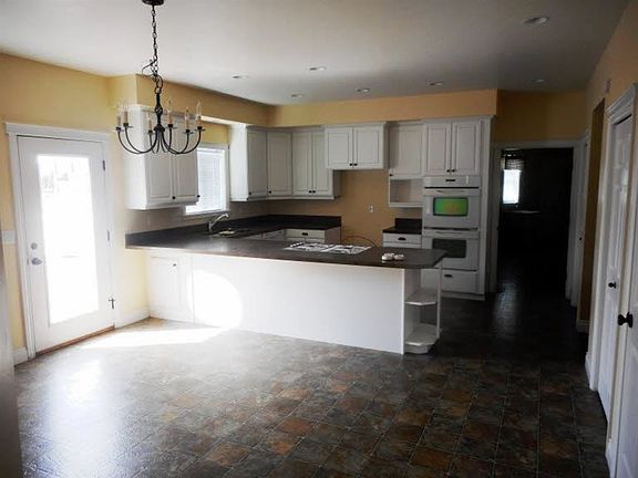 3rd image of 120 W Bowman Dr