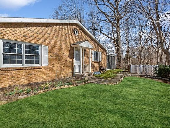 5th image of 3041 Bluffwood Pl