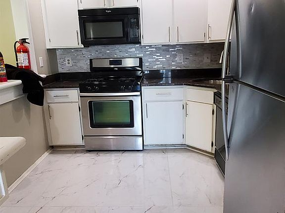 4th image of 261 Kempsey Dr