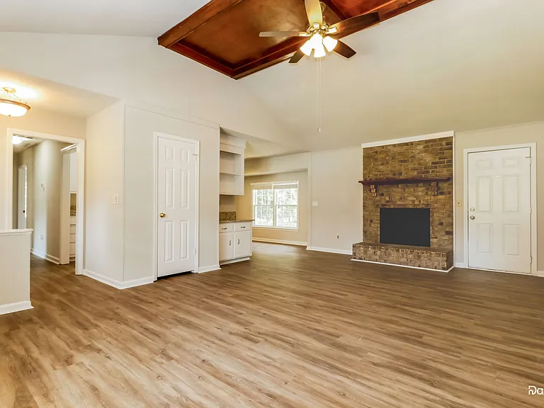1311 Hampton Dr — Photo 7