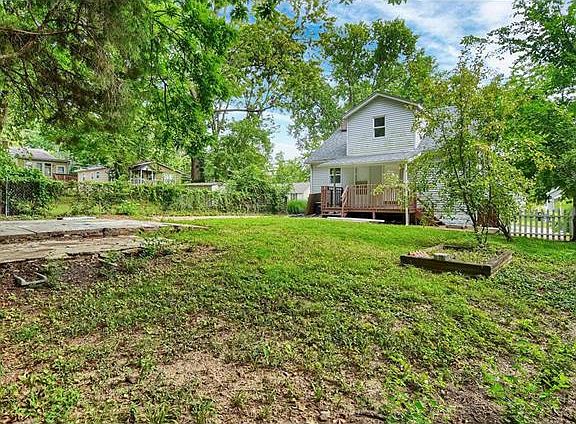 3rd image of 9407 Roslan Pl