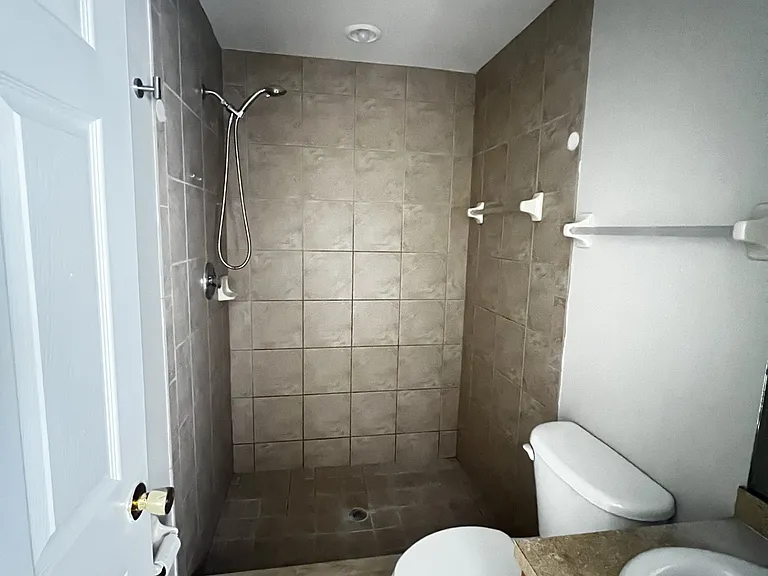 1019 SE 11th St #2 — Photo 9