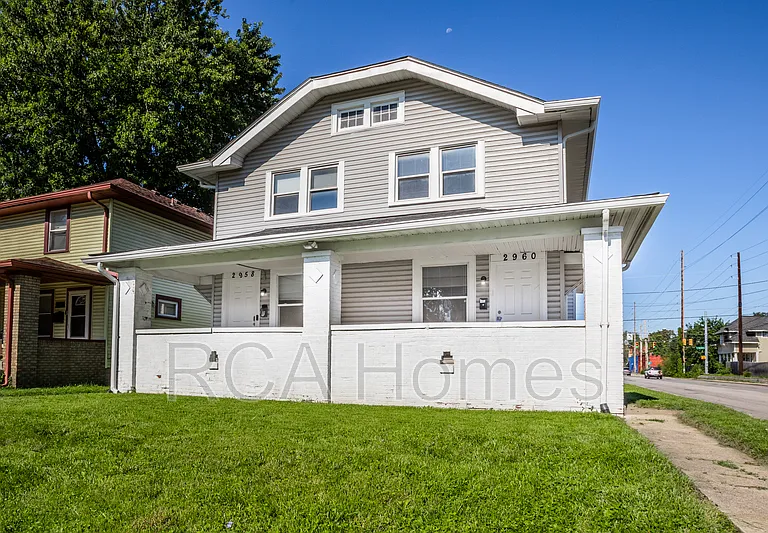 2960 N Park Ave — Photo 1