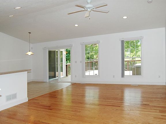 3rd image of 6705 Mackey Ct