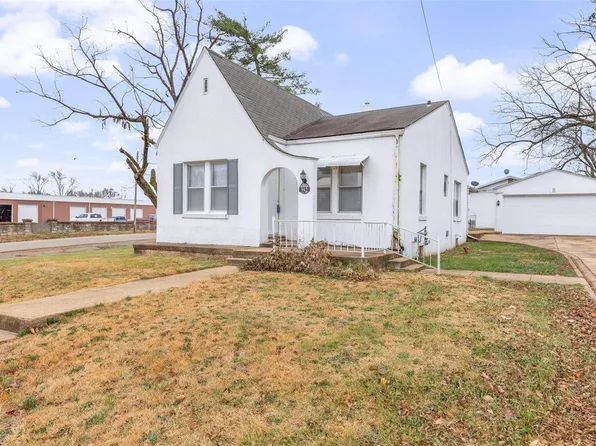 912 E Chestnut St, Desloge, MO 63601