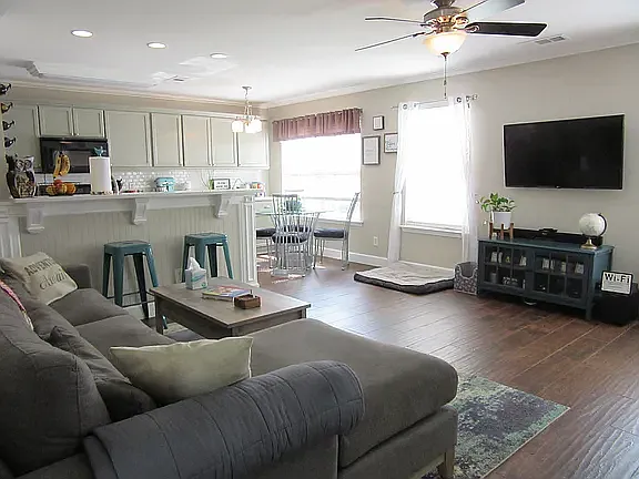 637 Spanish Oak Dr — Photo 2