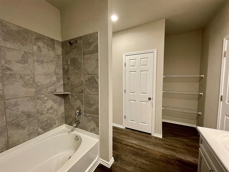 231 Valmet Dr — Photo 14