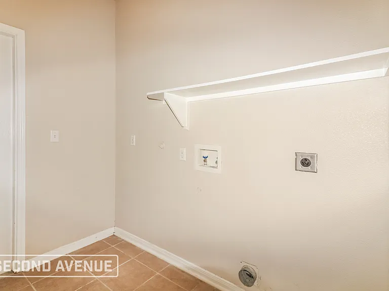 2613 Las Brisas St — Photo 9