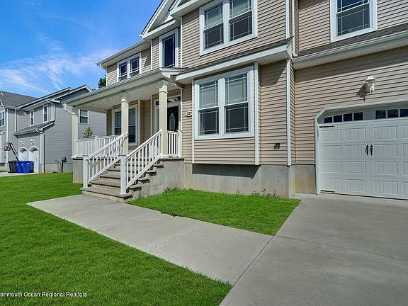 3rd image of 829 Ethan Ct