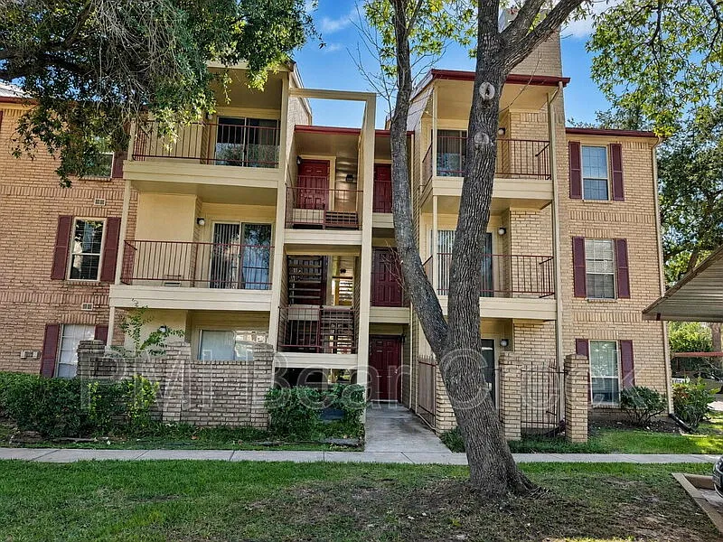1 bed, 1.0 bath, 588 sqft, $1,000 — Photo 2