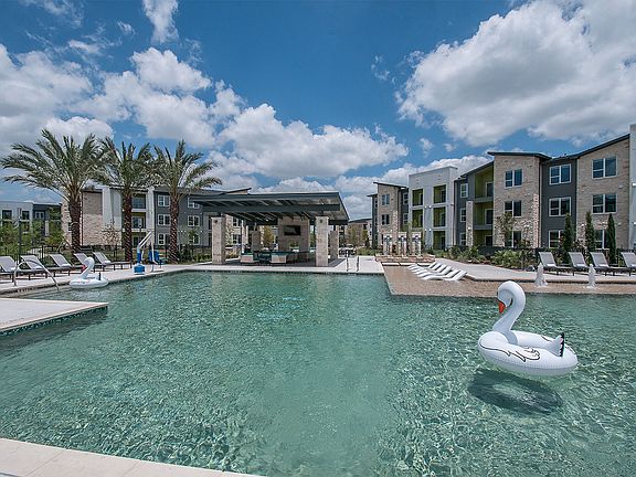 5th image of 14233 The Lakes Blvd #1338