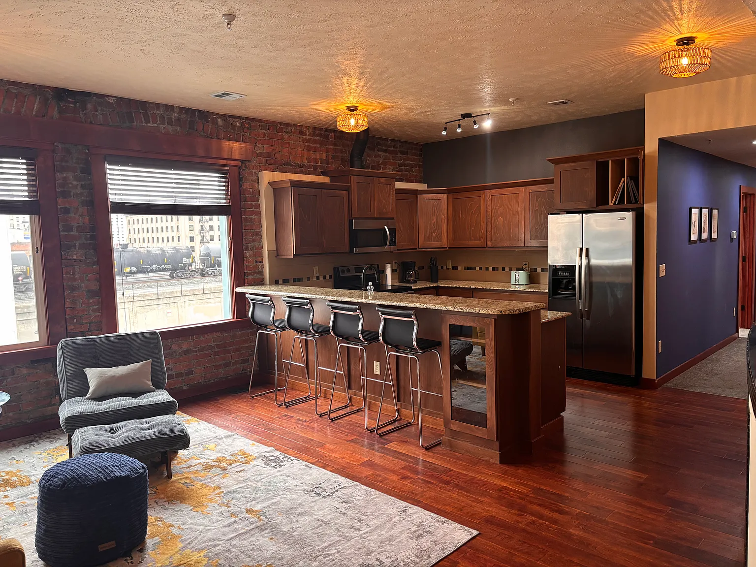 2 bed, 1100 sqft, $2,450 — Photo 2