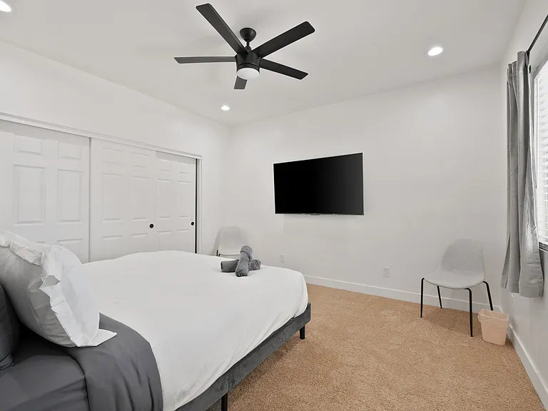 2750 W Pima St #D — Photo 12