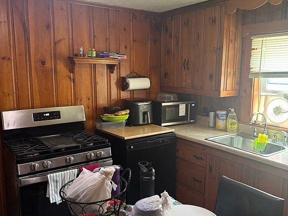 5th image of 95 Augustine St