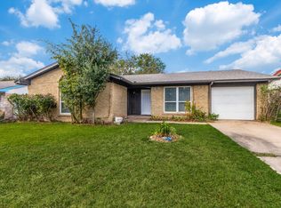 667 Edgeglen Dr, Dallas, TX 75217
