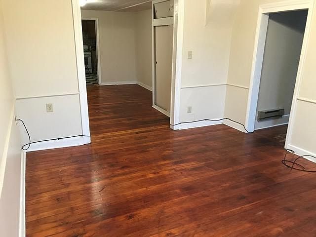 2nd image of 2143 S Kinnickinnic Ave