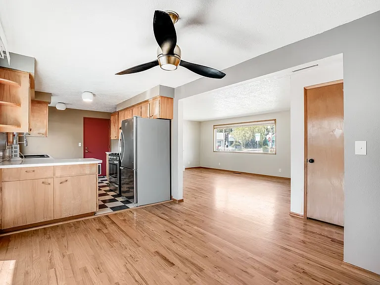 3210 SE Sherrett St — Photo 5