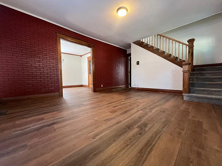 539 W Jefferson St — Photo 11