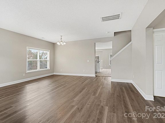 5th image of 1221 Jade Glen Dr