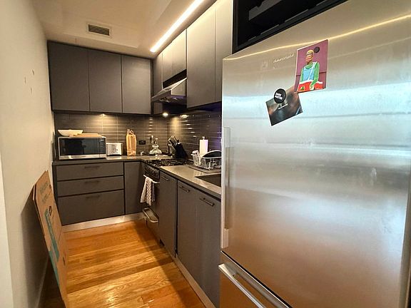 4th image of 1040 Dean St #212A