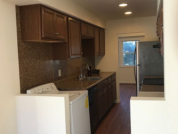 4th image of 199 Hill Cir