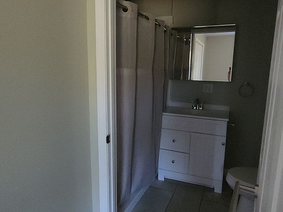 4th image of 1651 Shady Knoll Ave #B