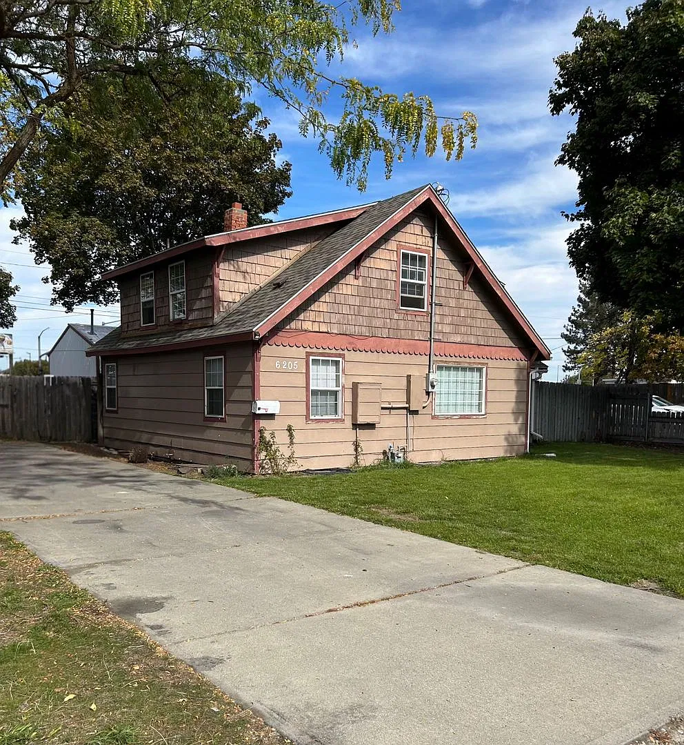 Large 3 bedroom 1 bath North side charmer — Photo 1