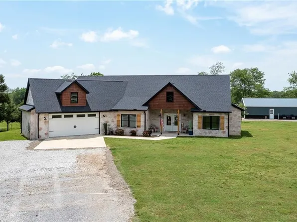 387 N Robin Rd, Gentry, AR 72734