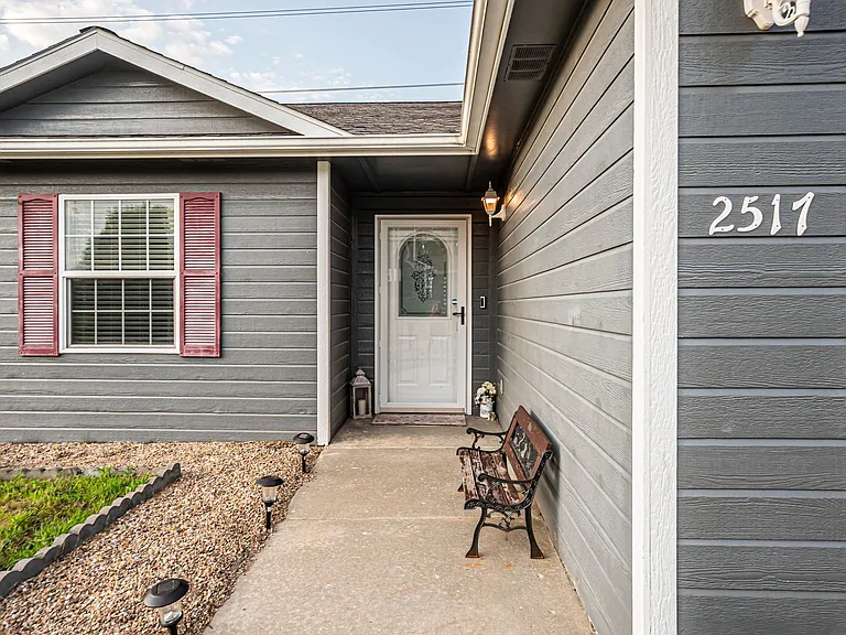 2517 Elm Creek Dr — Photo 3