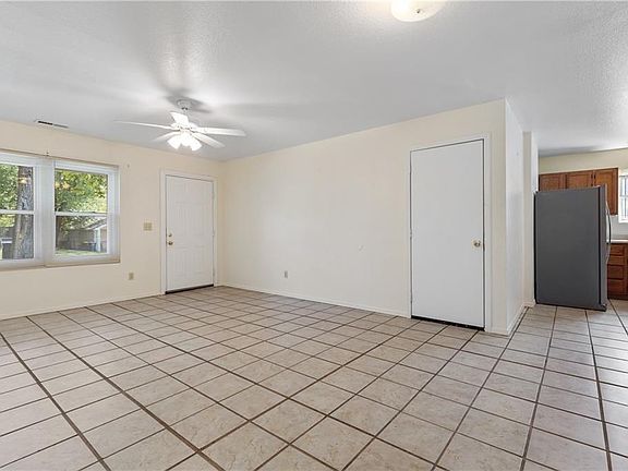 3rd image of 2810 Kensington Ave
