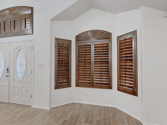 4th image of 540 Flanagan Pl