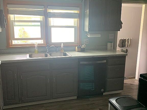 5th image of 914 Greenwood Dr SE