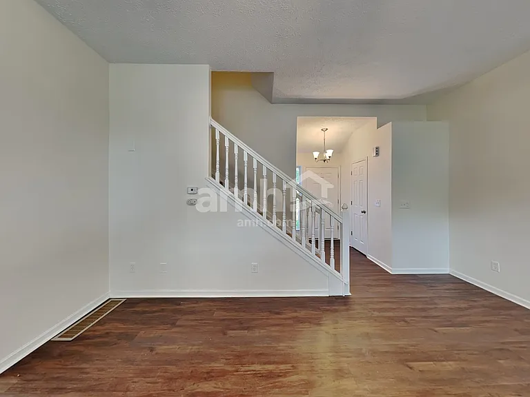 2274 Farmland Dr — Photo 6
