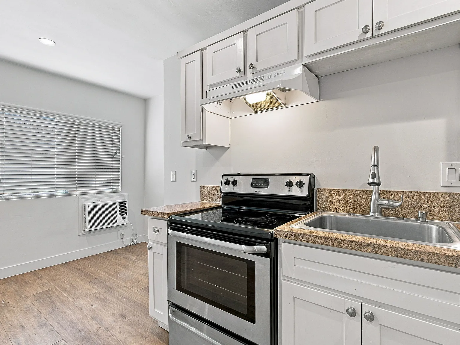 1 bed, 450 sqft, $1,795 — Photo 3