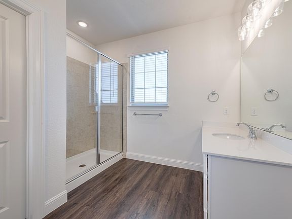 4th image of 6576 Iron Horse Blvd