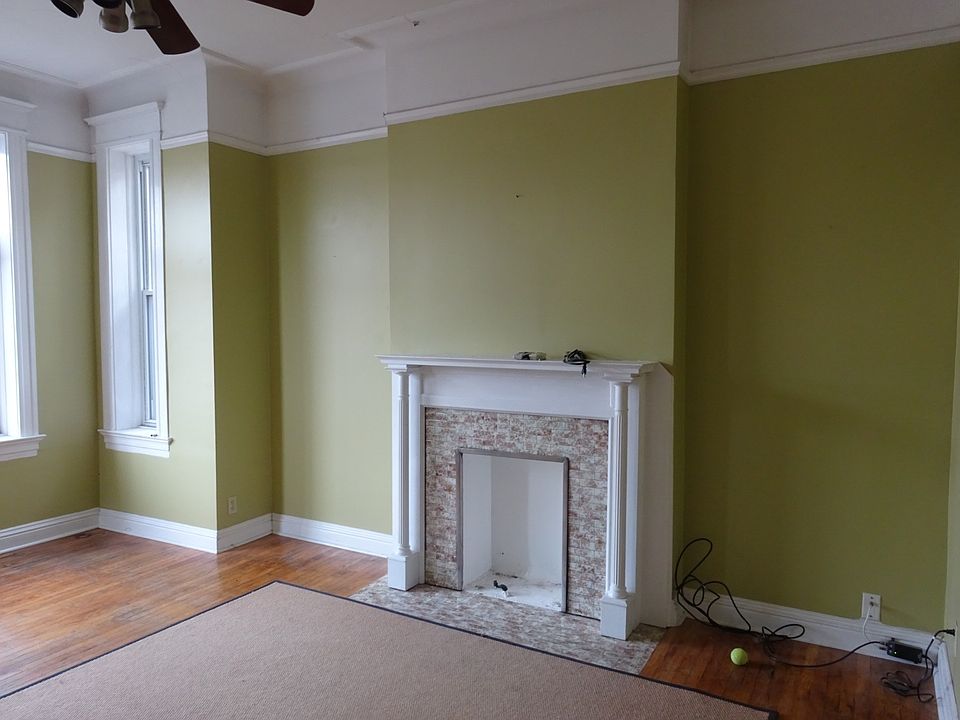 1st image of 921 W Newport Ave #3