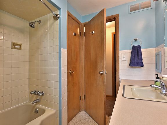 5th image of 714 Island Ct