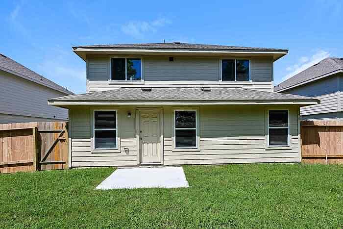2nd image of 8606 Middleton Oaks Cir