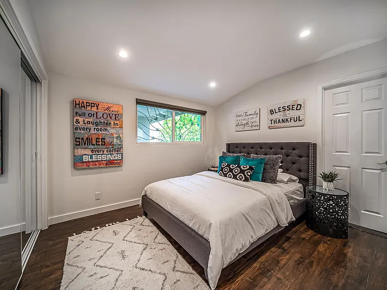 5751 Corteen Pl — Photo 9