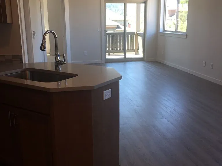 584 Fair Oaks Ave — Photo 3